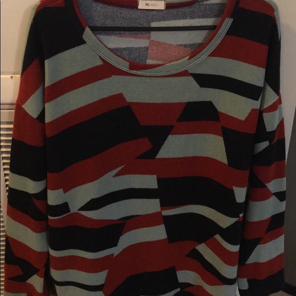 Multiple patterned top - Picture 1 of 1